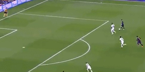 18岁亚马尔复制梅西经典：彩虹球进死角 对手倒下！生涯50球